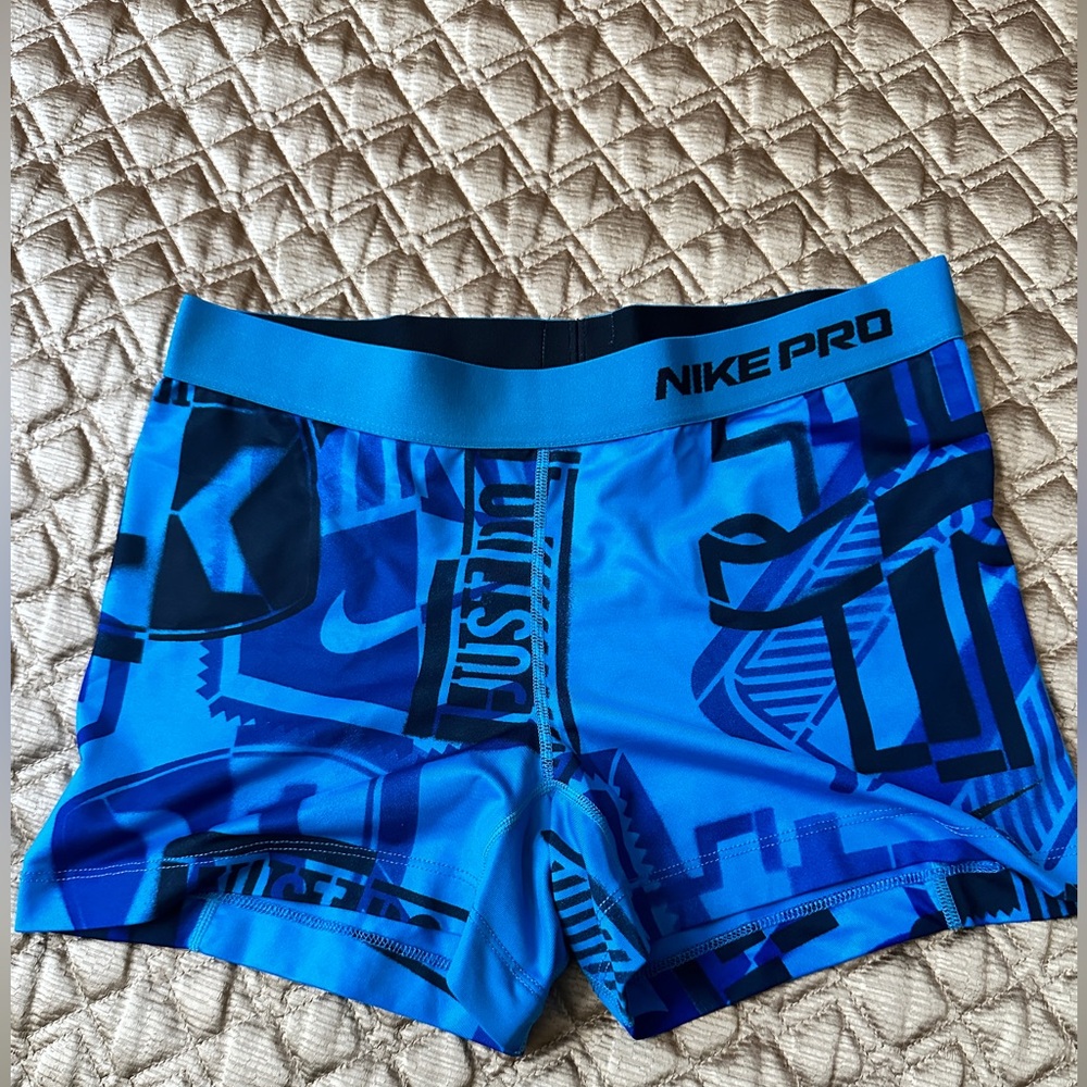 Nike Spandex shorts size L